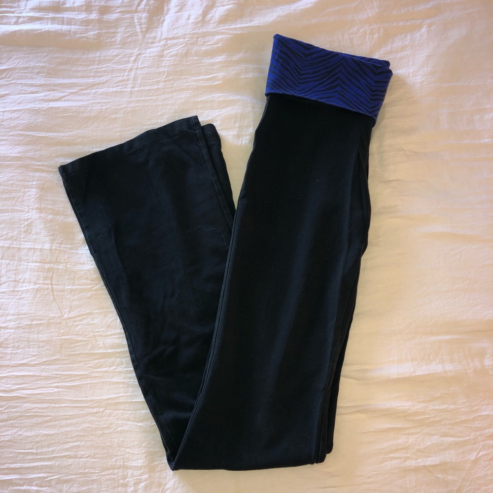 Victoria’s Secret PINK boot cut yoga pants